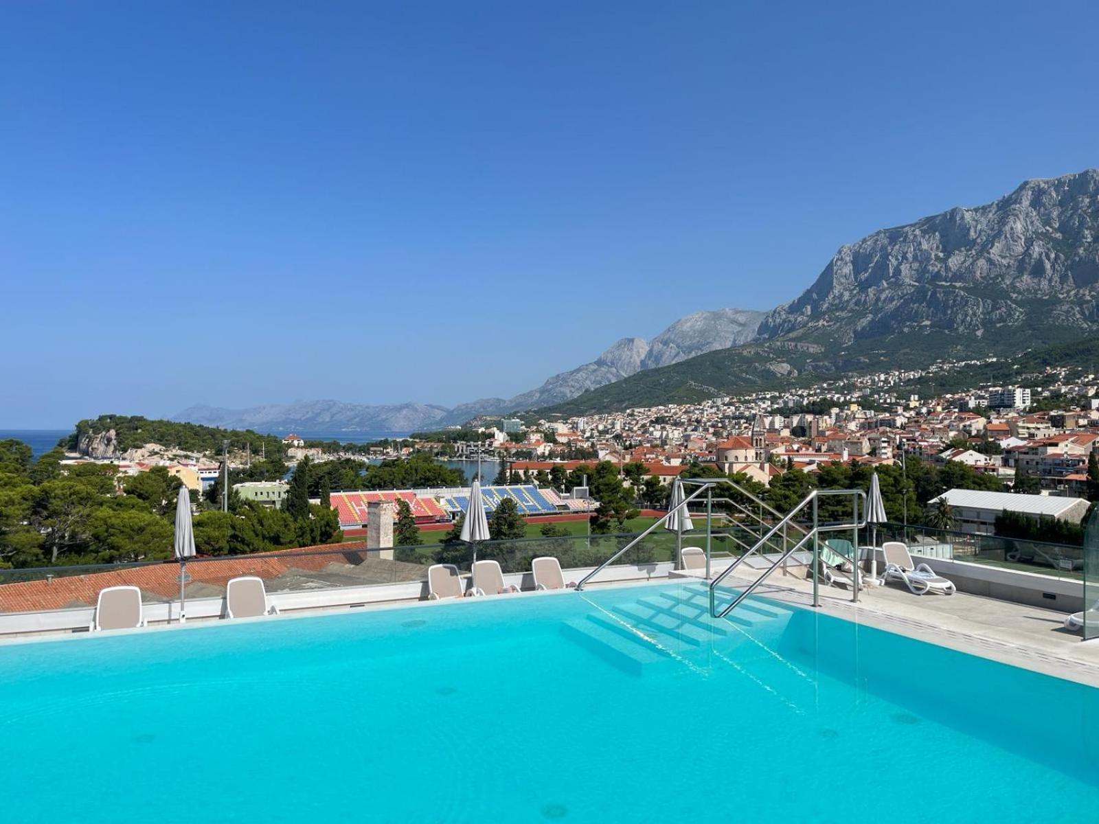 Uzelac With Pool Aparthotel Makarska